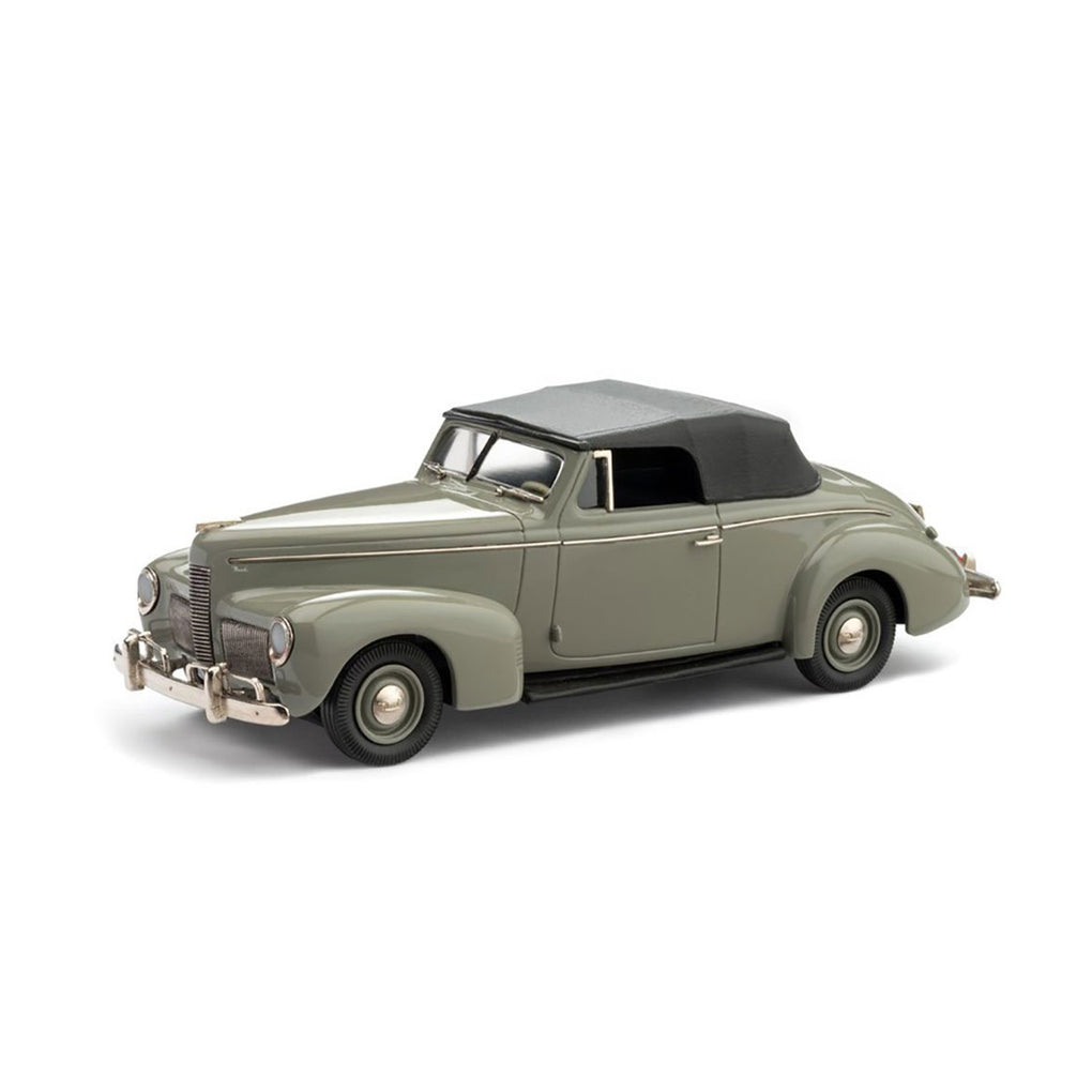 1940 Nash Ambassador Eight Convertible (Dove Gray)