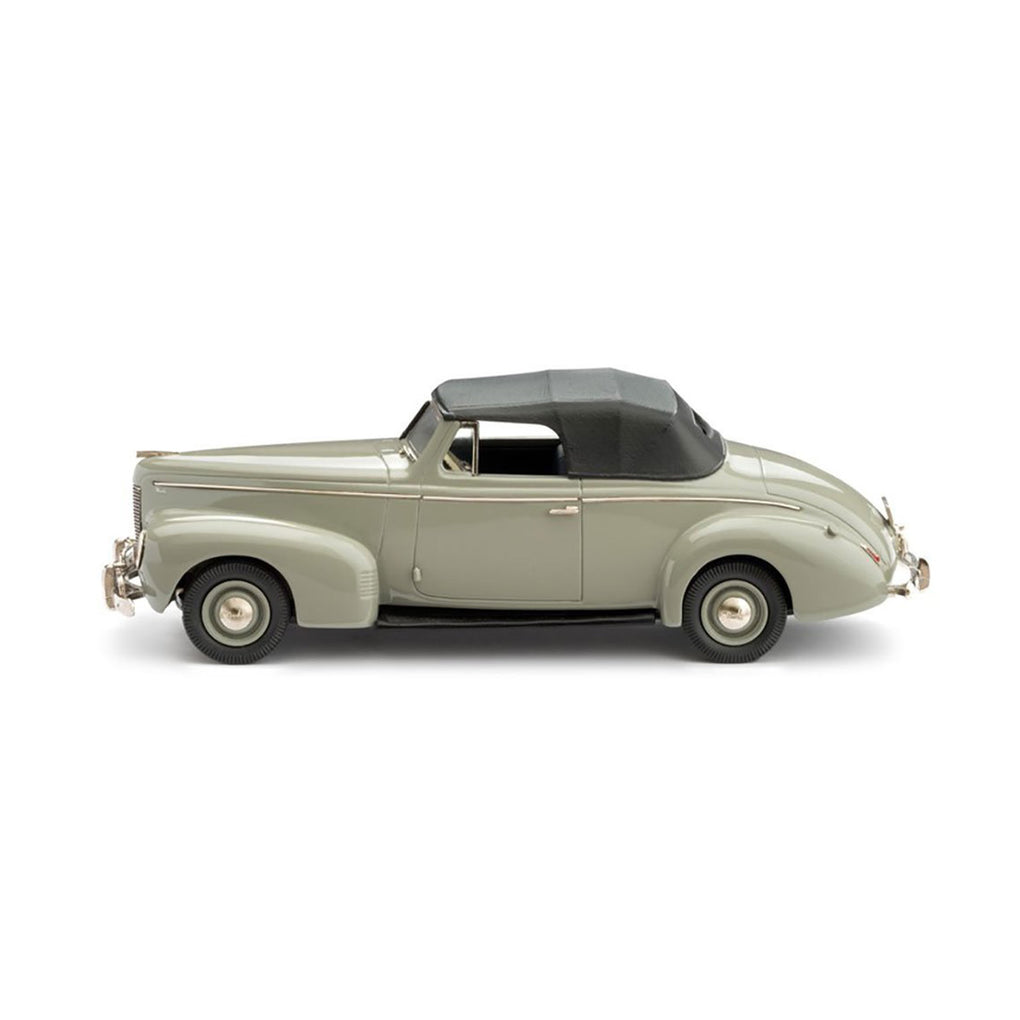 1940 Nash Ambassador Eight Convertible (Dove Gray)