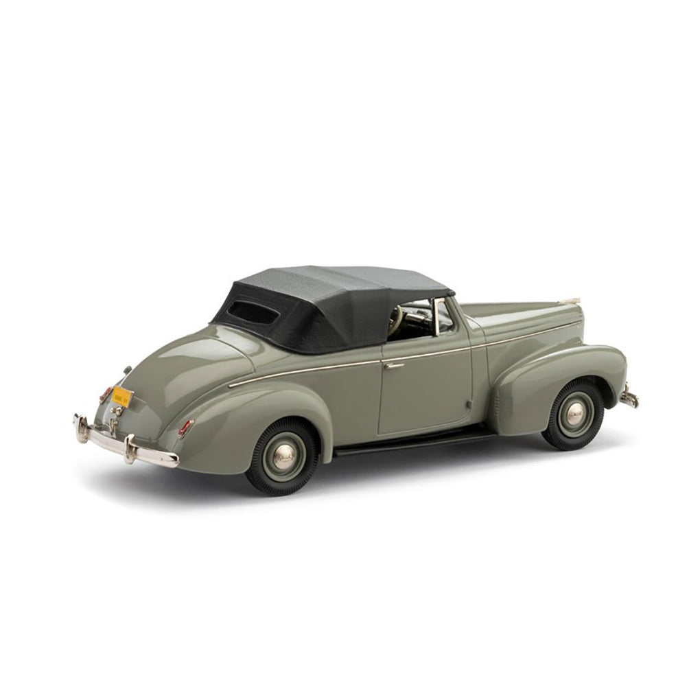 1940 Nash Ambassador Eight Convertible (Dove Gray)